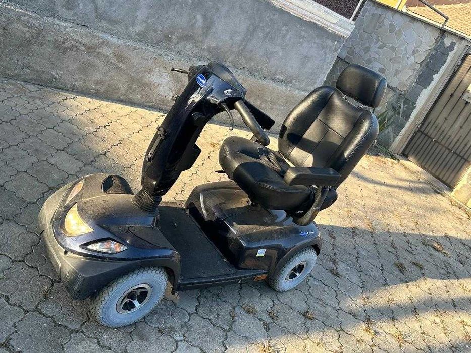 Vand carucior electric pentru persoane cu dizabilitati