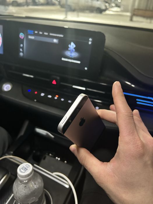 Продам iphone se (2016)