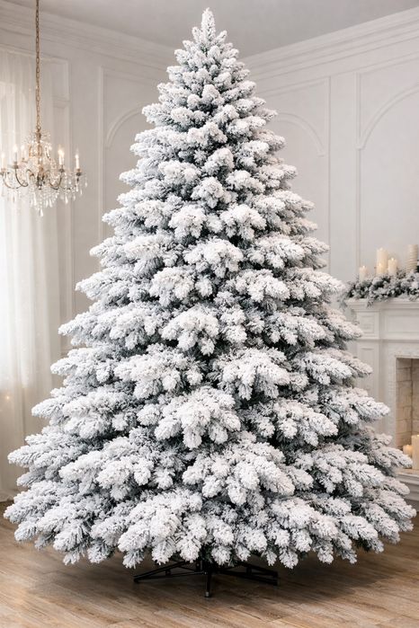 Ель литая заснеженная
