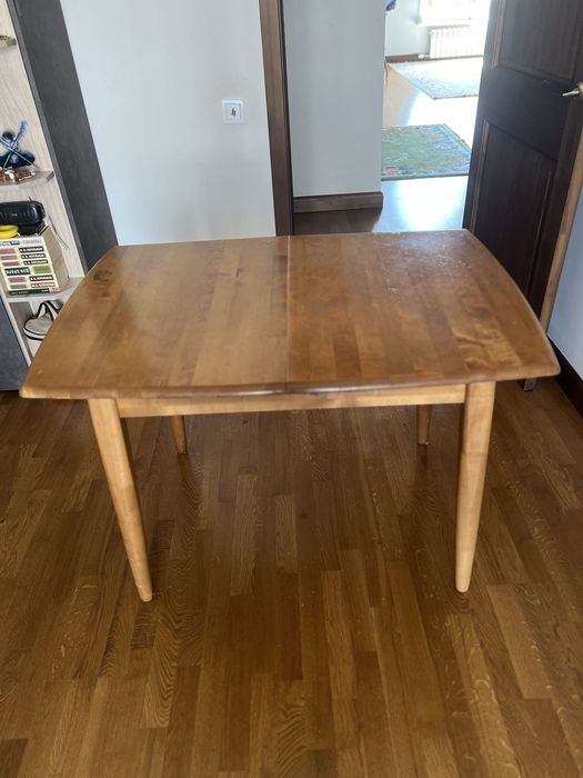 Продам деревянный стол