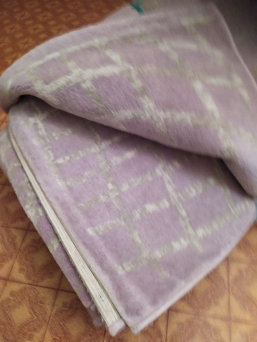 Ковер новый стильный цвет