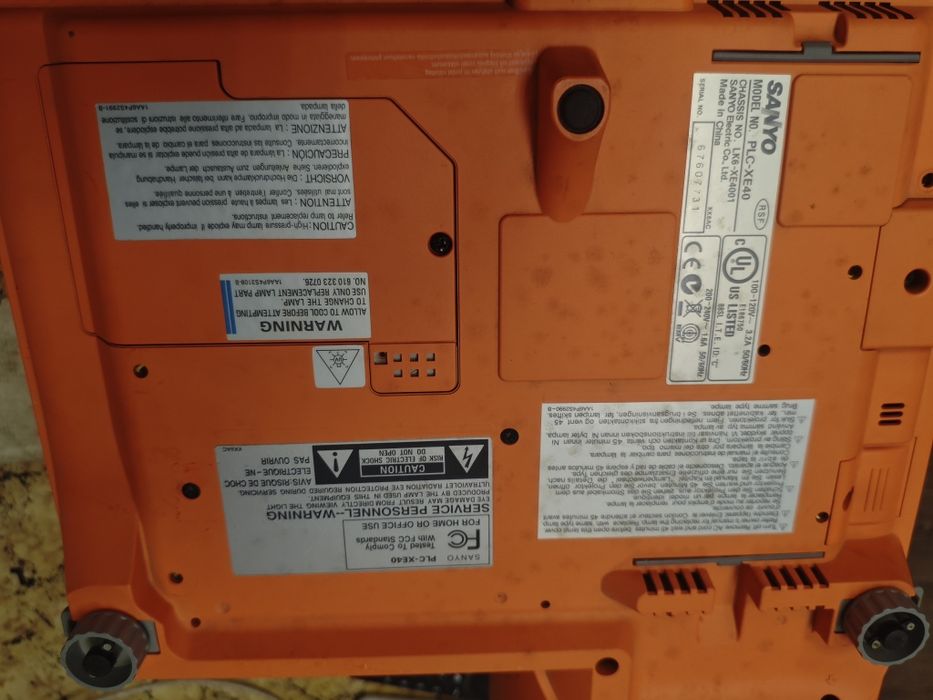 Sanyo PLC-XE40 2 на цената на 1