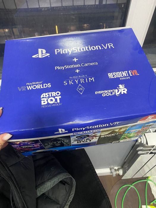 PlayStation4  +PlayStation VR +PlayStation camera +SKYRIM