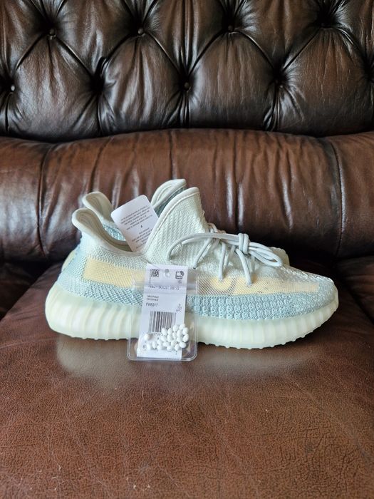 Yeezy 350 V2 Cloud White