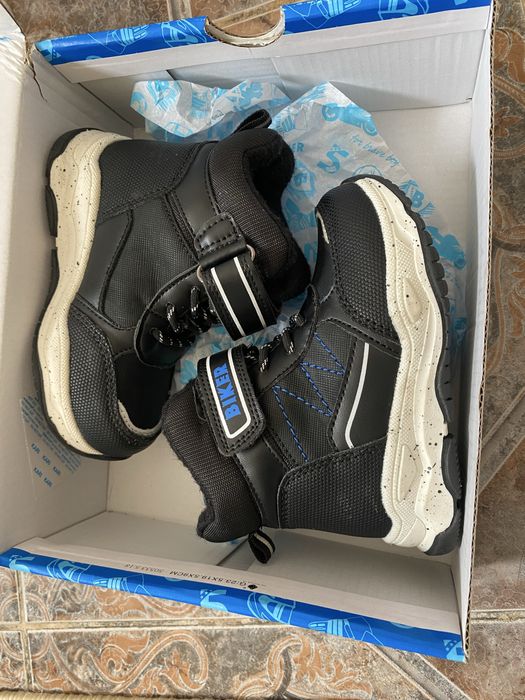 Продам детскую обувь зима–осень (размер 22)