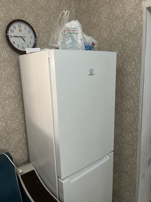 Холодильник indesit