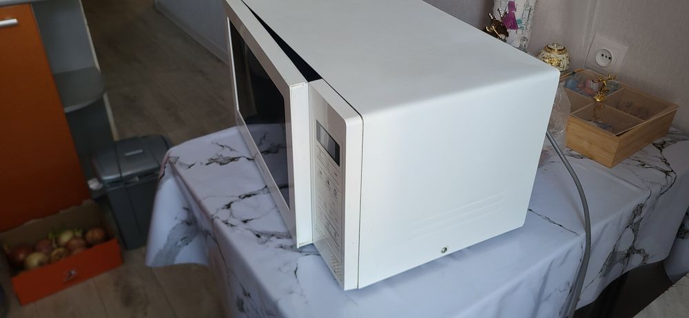 Продам микроволновую печь