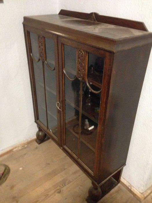 много стара английска витрина