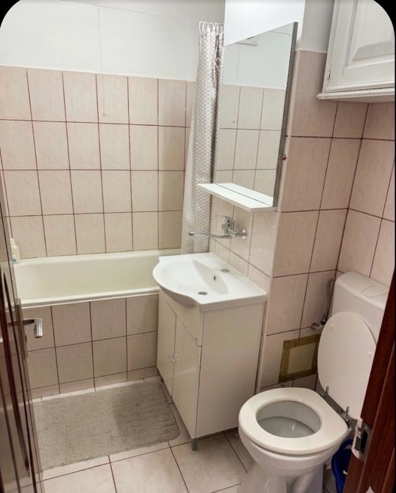 PF / Vând apartament 3 camere decomandate tip D . Sf. Apostol Andrei  (lângă biserică)