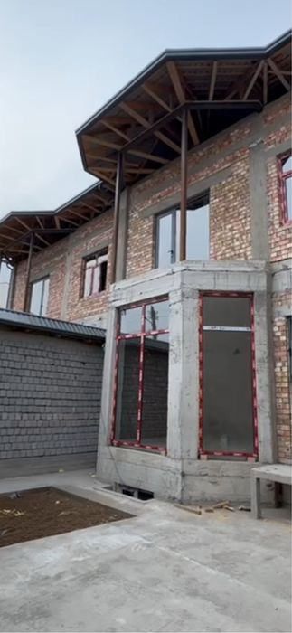 Продаеться 2 дома 3 этанжный с высокими потолками