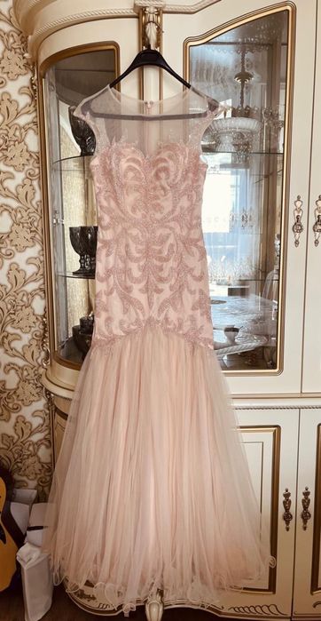 Продается платье