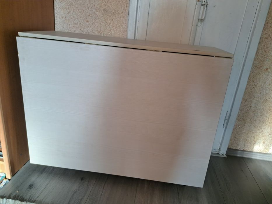 Продам стол книжку