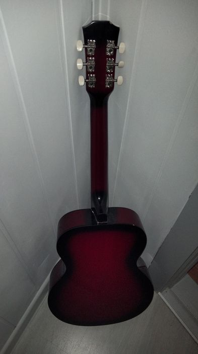 Продаю  гитару .