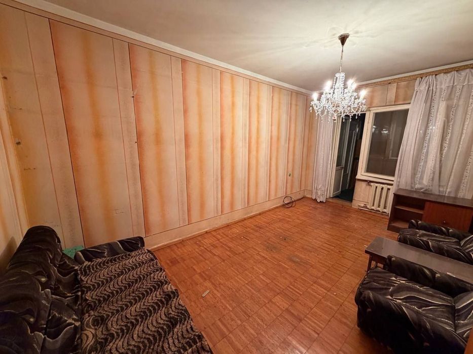 Продается 3/4/4 с балконом 2х6 . До метро Туркистан 1 минут пешком