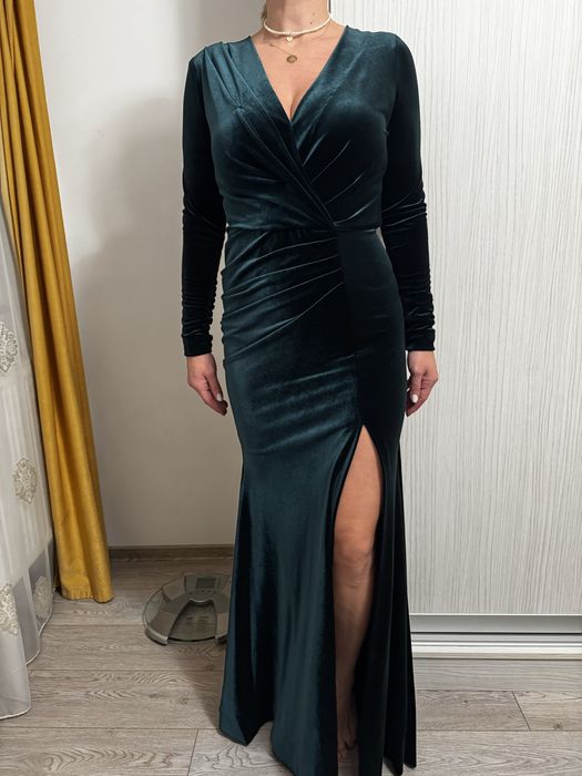 Se vinde costum , Sacou si rochia catifea