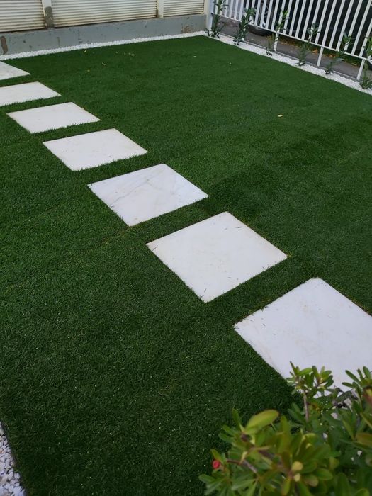 Sisteme irigare gazon rulou montaj piatra decorativa