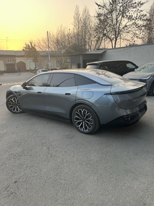 Zeekr 007 standart 2025