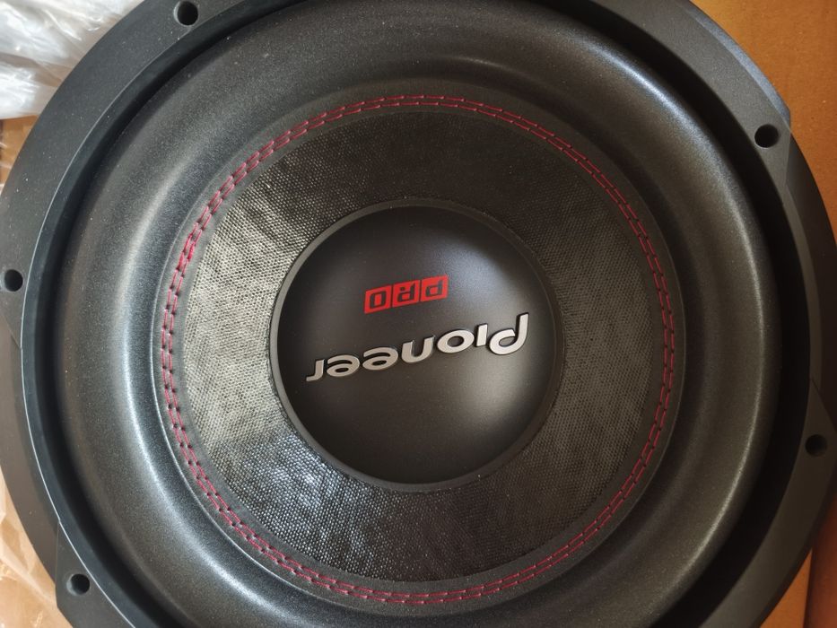 Усилвател Pioneer и басов говорител