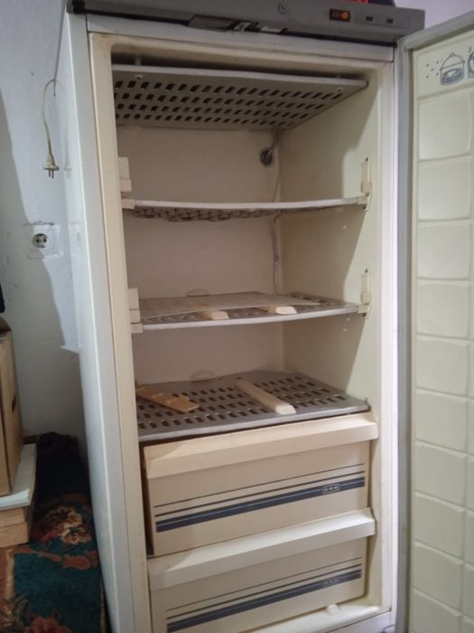 Продам морозильник