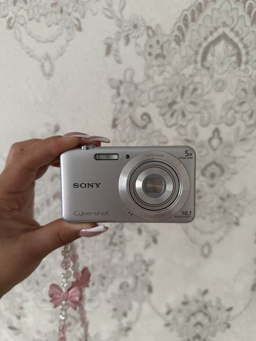 Sony Cybershot DSC - W710