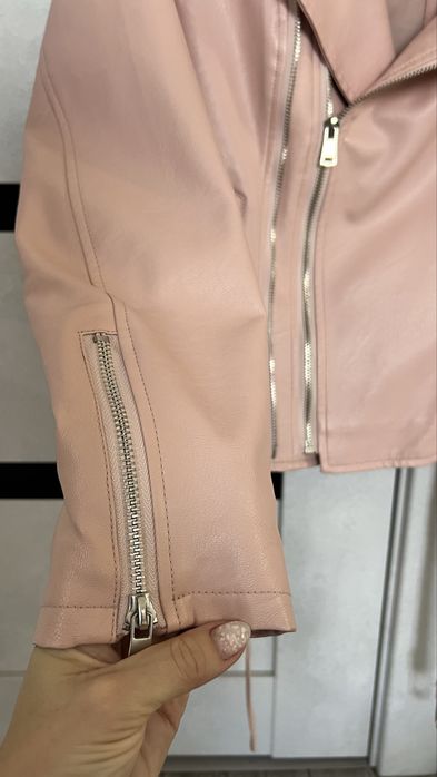 Продам косуху не дорого 42 размер