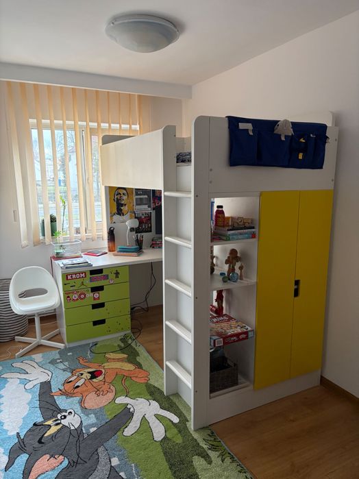 Se vinde pat supraetajat cu saltea inclusă  + birou + dulap + rafturi