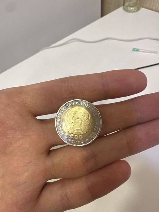 Продам монету 200тенге «80 лет Победы»