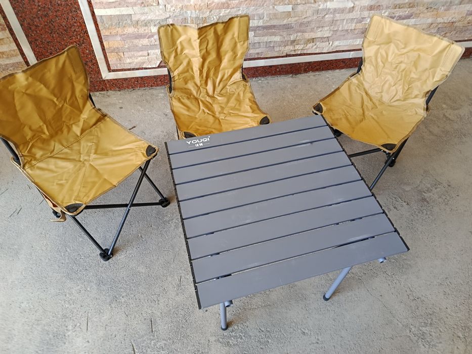 Малогабаритный стол и стулья компактный