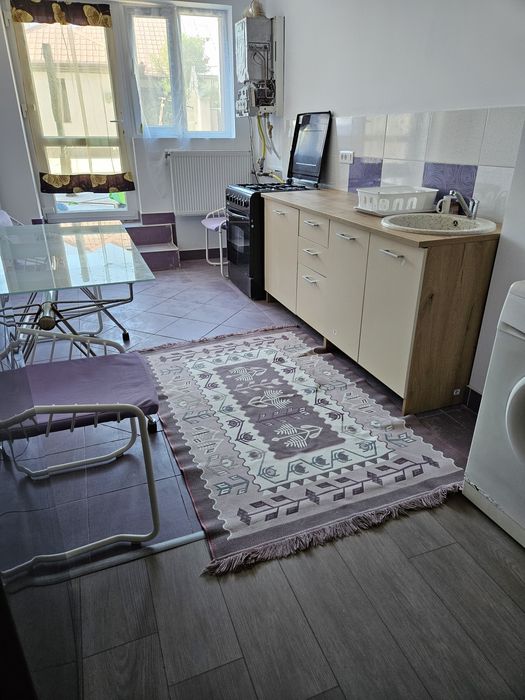 Închiriez apartament