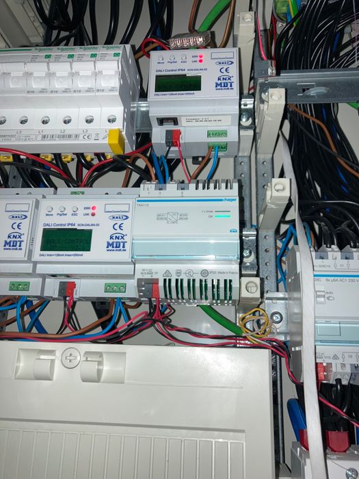 Smart Home автоматизация на жилищни и обществени сгради. KNX, Dali.