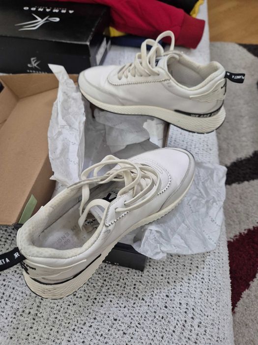 John RIchmond barbati, albi, de piele, marime 40