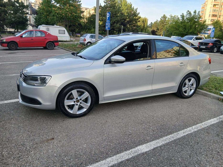 Volkswagen Jetta 2011, 1.6 TDI 105 CP. 4600 Euro negociabil.
