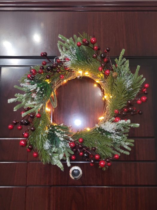 Светещ коледен венец