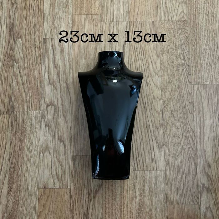 Стойка за бижута черен гланц