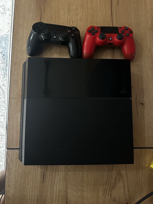 Продам приставку PS4