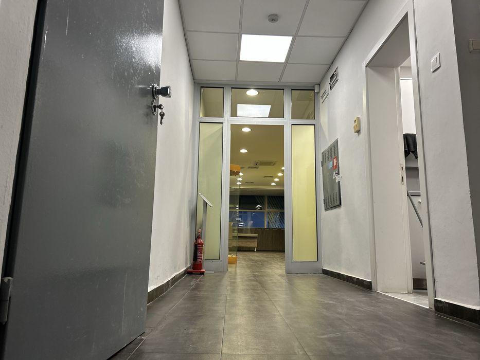 Дава се под наем Офис в Бургас, Център - 325 кв.м за 3000 € - Снимка #9