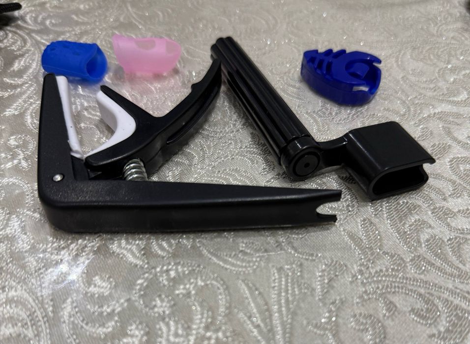 обычная стандартная гитара