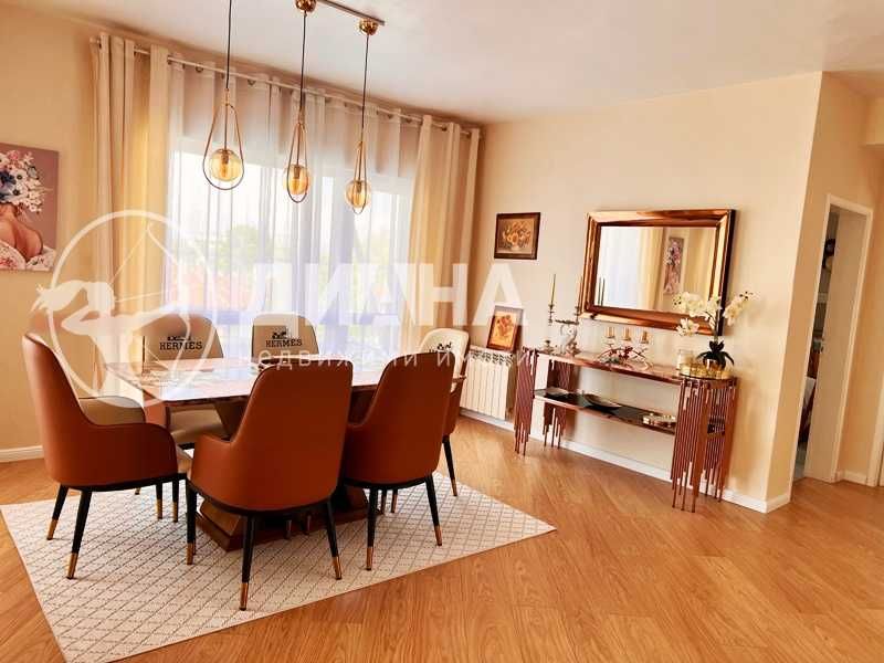 Продава се Тристаен апартамент в Пловдив, Център - 120 кв.м за 2709 €/кв.м - Снимка #2