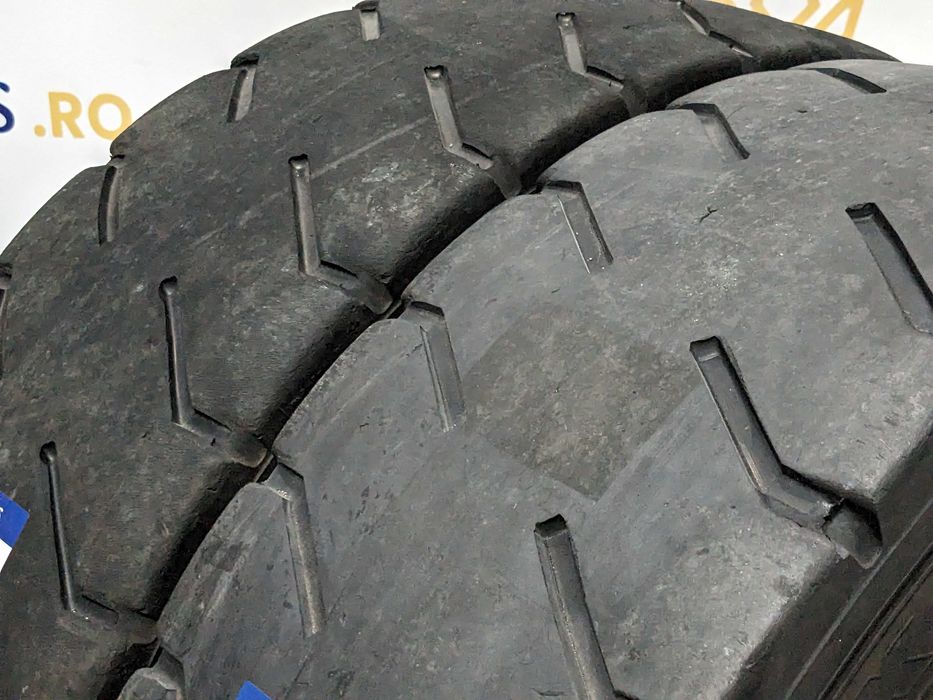 Pereche 2 anvelope 10.00/R20 Michelin (cod P100702I)