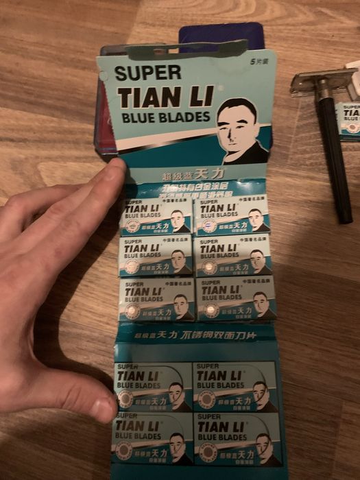 Бритвы плюс набор лезвий.