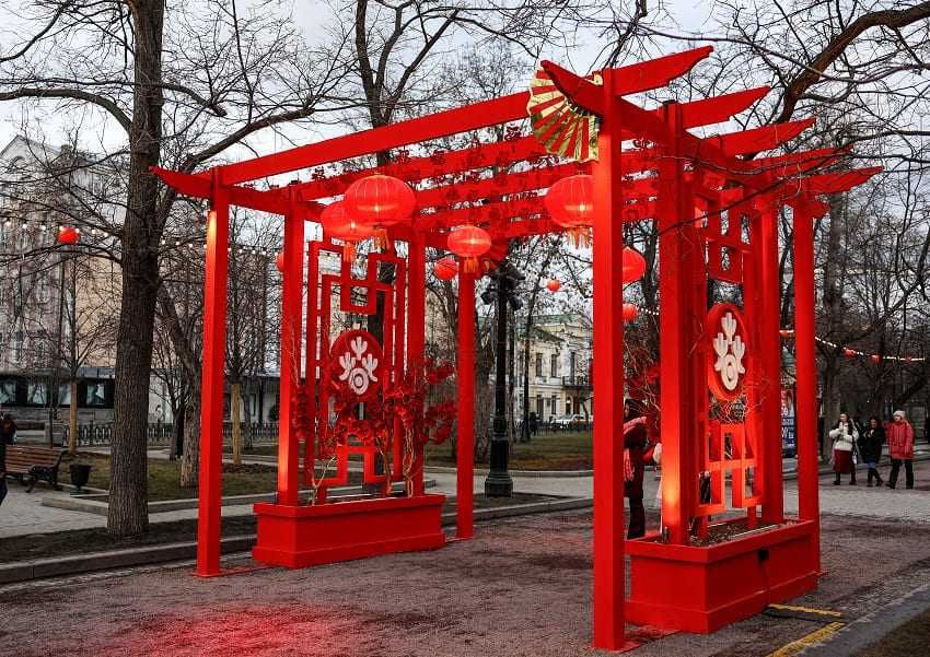 Har qanday dizayn va o'lchamdagi dekorativ yorug'lik figuralari