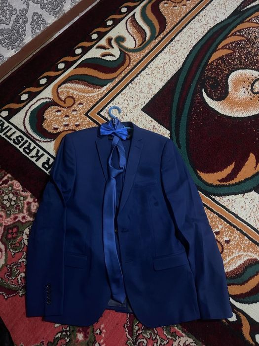 Новый костюм с брюками брендовые