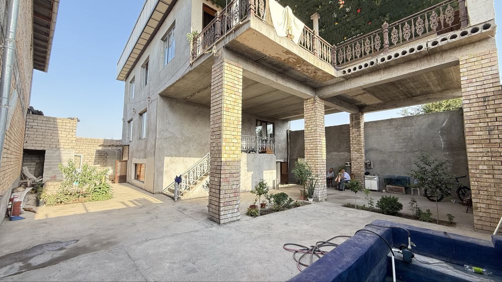 Продается дом,530кв,10 спальных комнат,подвал.