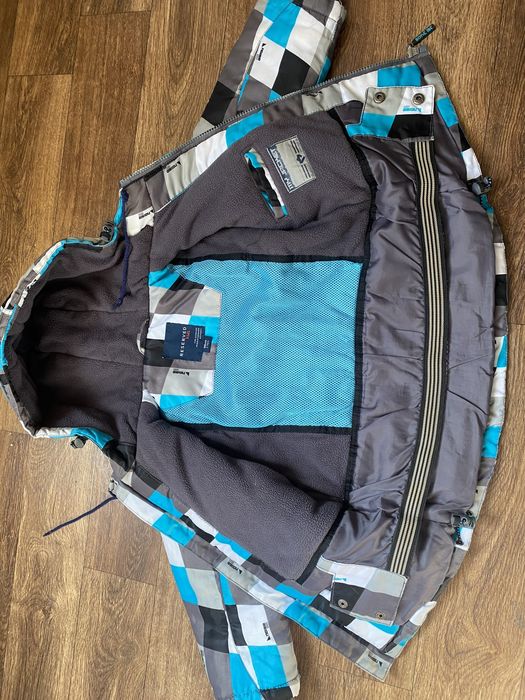 Утепленная фирменная куртка на мальчика