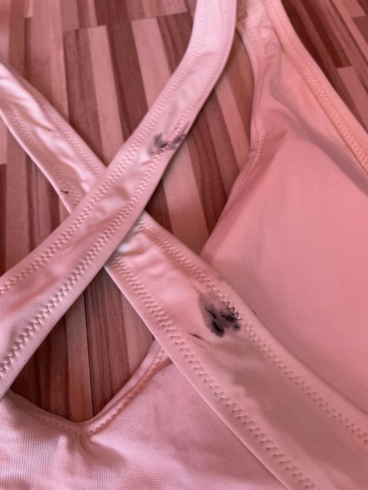 Цял бански, с леки дефекти