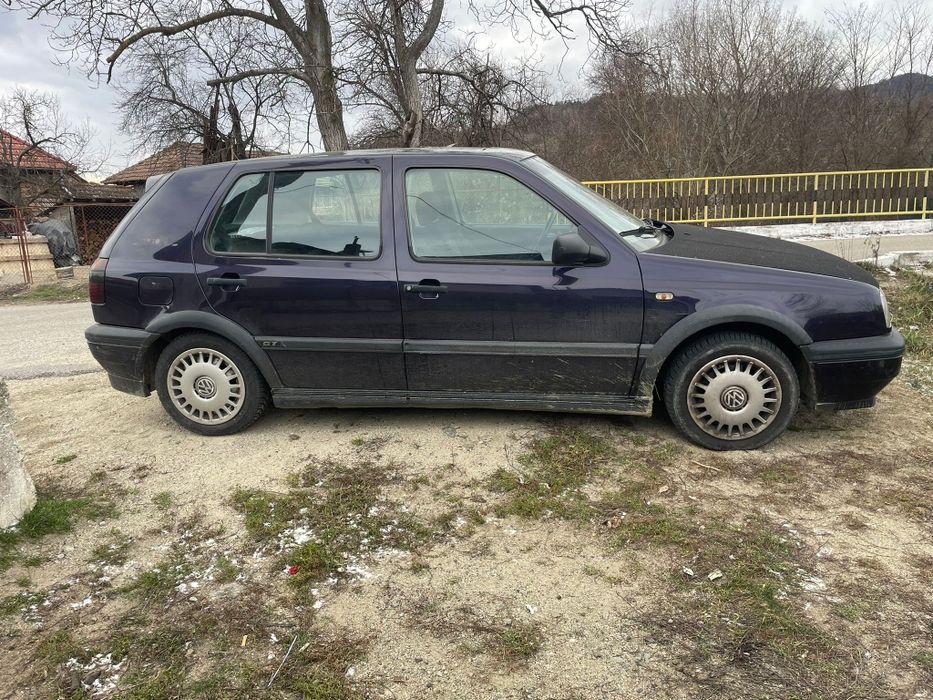 Vând golf 3  1.6 benzina