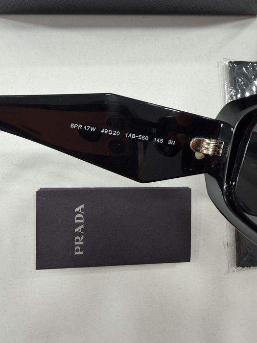 Оригинални Слънчеви очила Prada