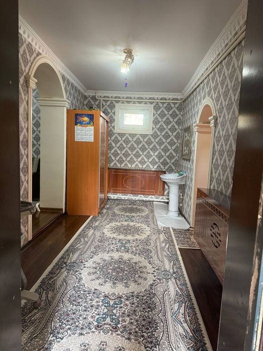 Уй сатылады 2 этаж котедж, 11 комната, жер майдану улкен, ремонт евро,