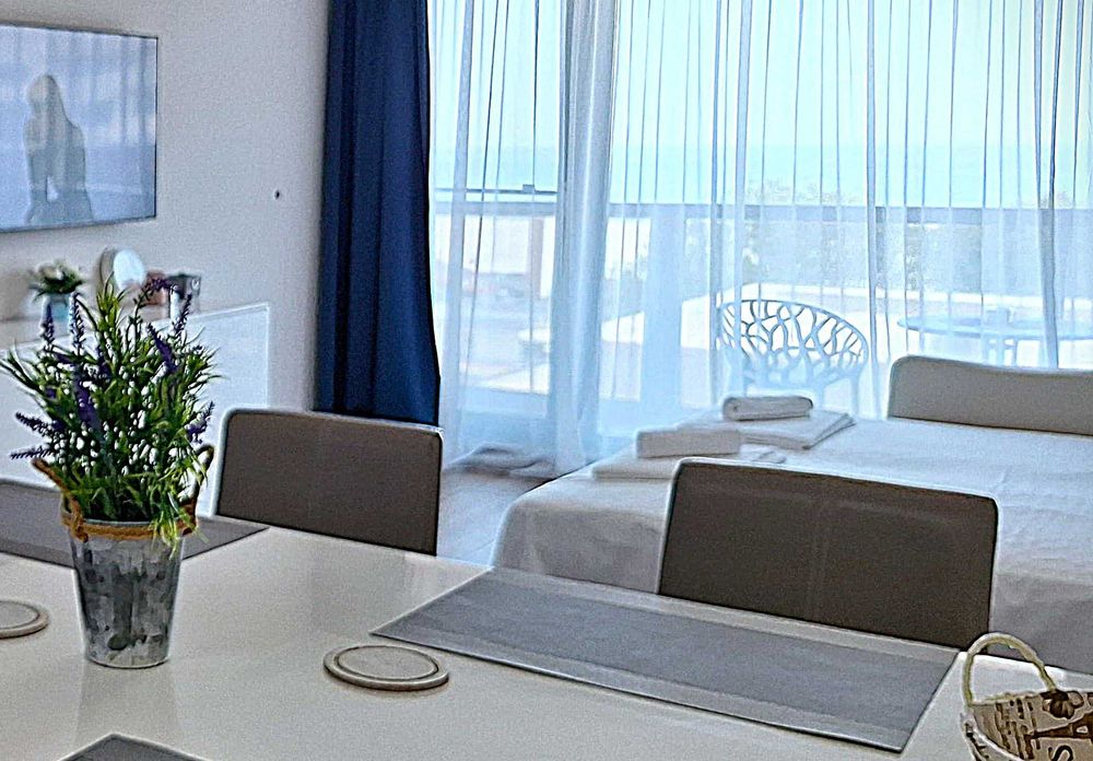Inchiriez apartament in Mamaia zona Butoaie