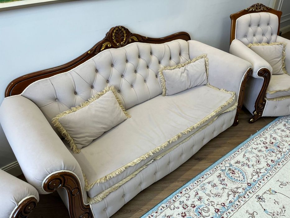 Диван и два кресла